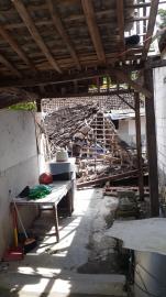 Ditinggal Buruh, Rumah Sumijan Roboh